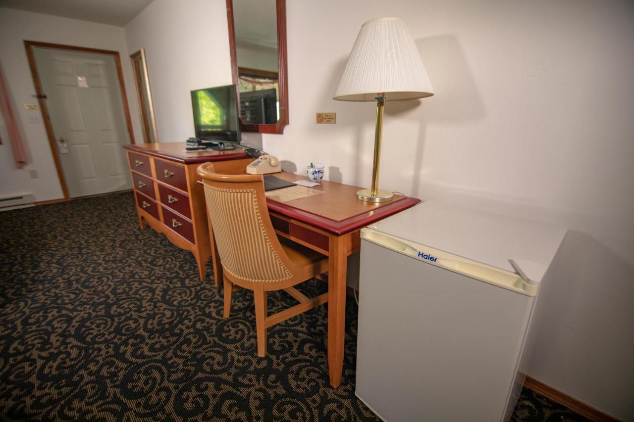 Coachlite Inn Систър Бей Екстериор снимка