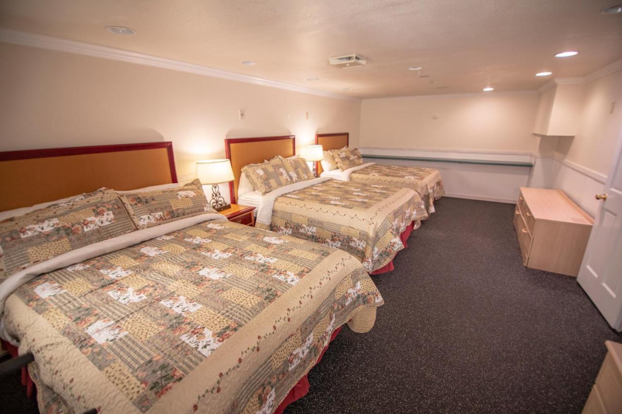 Coachlite Inn Систър Бей Екстериор снимка